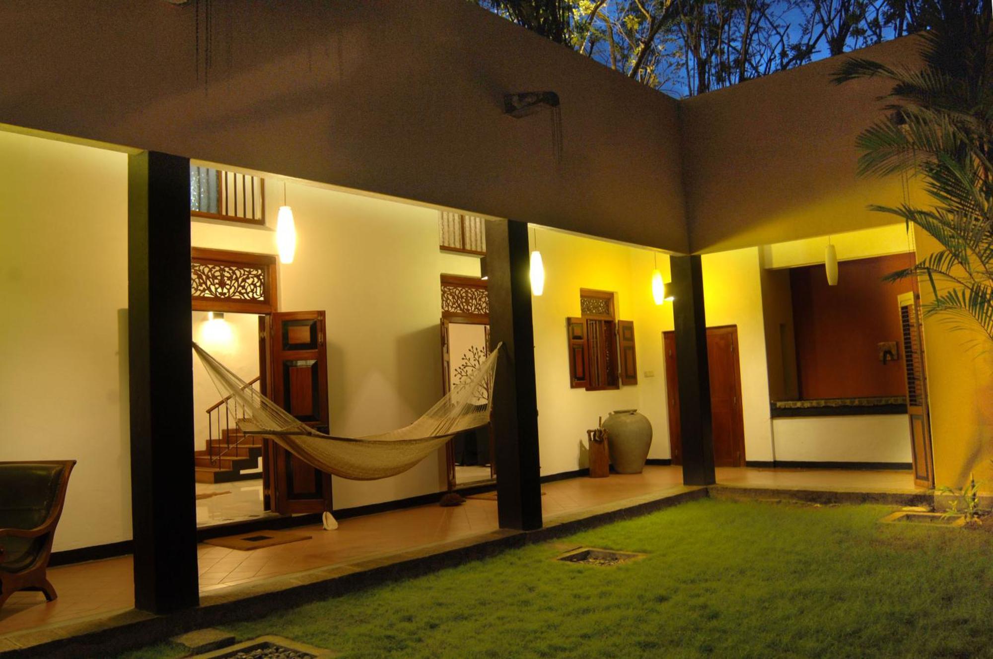 Bed & Breakfast Capers 3*