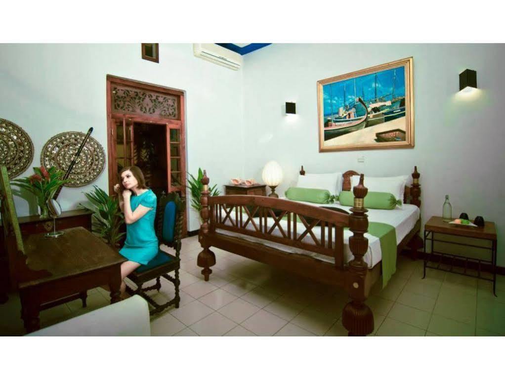 Bed & Breakfast Capers 3*