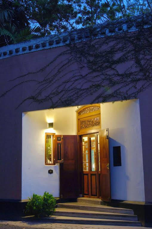 Bed & Breakfast Capers 3*
